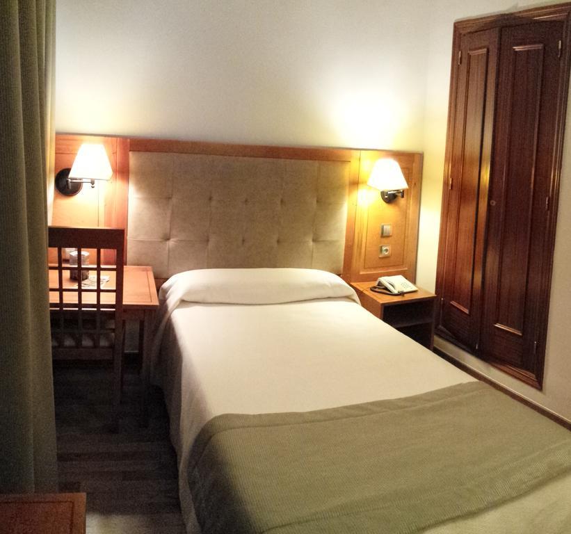 Hotel Sierra Las Villas Villacarrillo Chambre photo