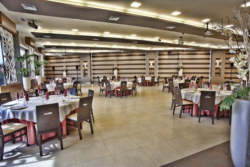 Hotel Sierra Las Villas Villacarrillo Extérieur photo