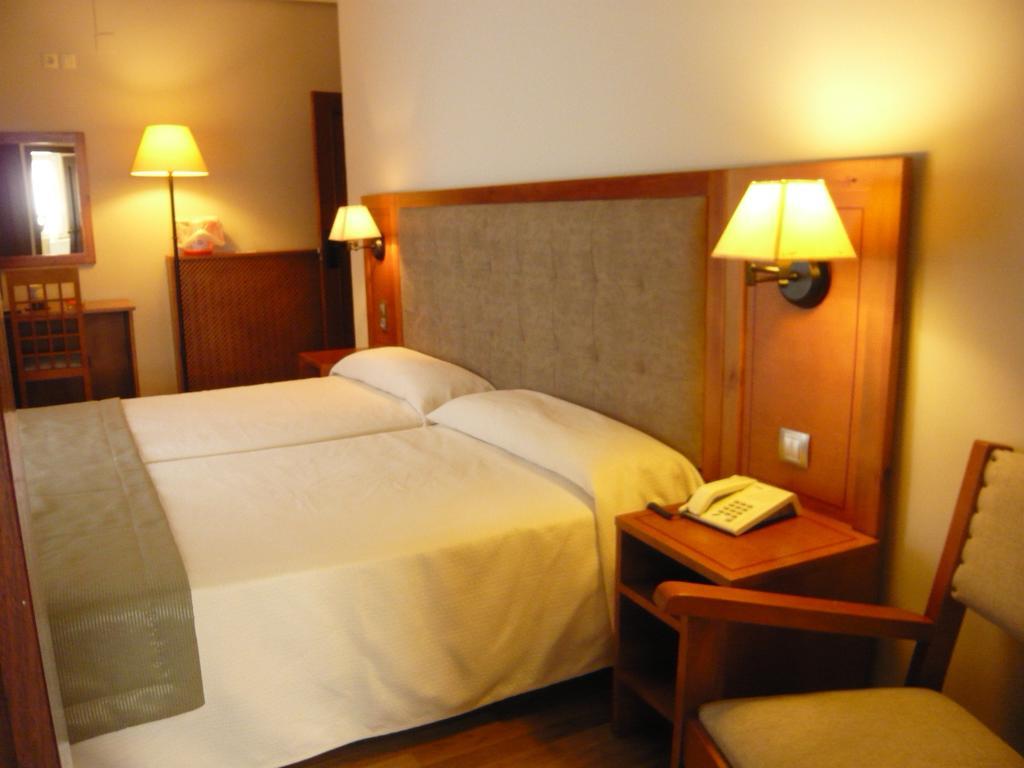 Hotel Sierra Las Villas Villacarrillo Chambre photo