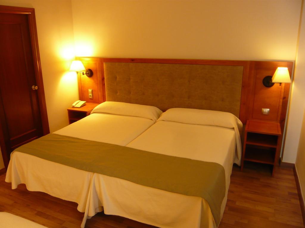 Hotel Sierra Las Villas Villacarrillo Extérieur photo