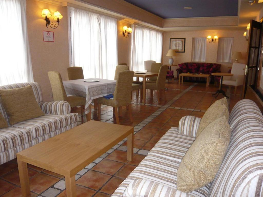 Hotel Sierra Las Villas Villacarrillo Extérieur photo
